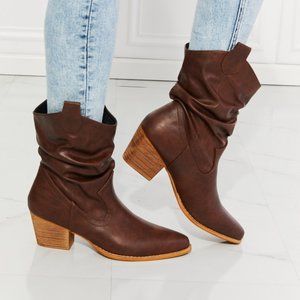 MMShoes Better in Texas Scrunch Cowboy Boots in Brown